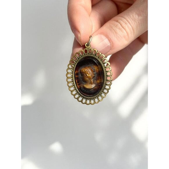 Vintage Jewelry - Vintage Tortoise Colored Baroness Victorian Cameo Pendant